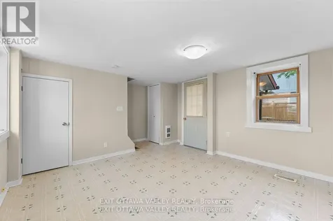 164 Maple Avenue Pembroke ON K8A 1L2