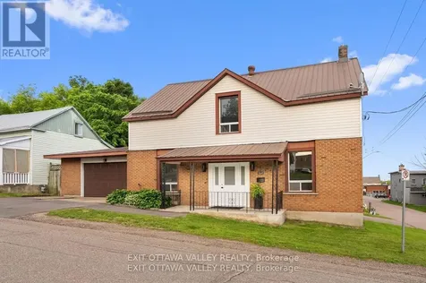 164 Maple Avenue Pembroke ON K8A 1L2