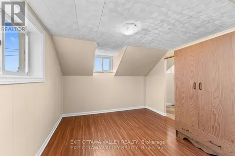 164 Maple Avenue Pembroke ON K8A 1L2