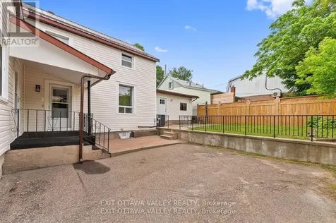 164 Maple Avenue Pembroke ON K8A 1L2