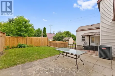 164 Maple Avenue Pembroke ON K8A 1L2