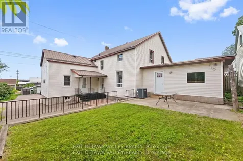 164 Maple Avenue Pembroke ON K8A 1L2