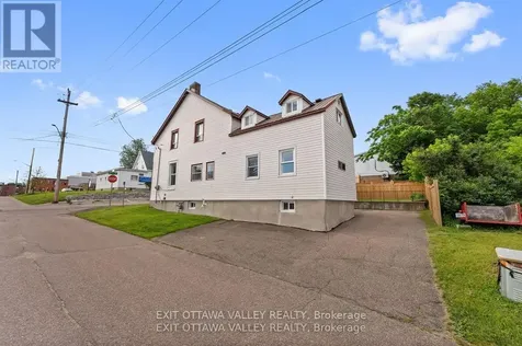 164 Maple Avenue Pembroke ON K8A 1L2