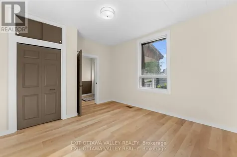 164 Maple Avenue Pembroke ON K8A 1L2