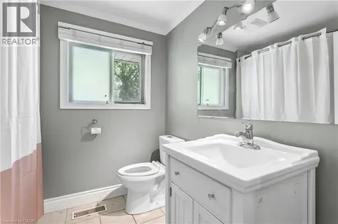 77 Creighton Road Dundas ON L9H 3B7