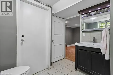 77 Creighton Road Dundas ON L9H 3B7