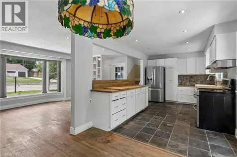 77 Creighton Road Dundas ON L9H 3B7