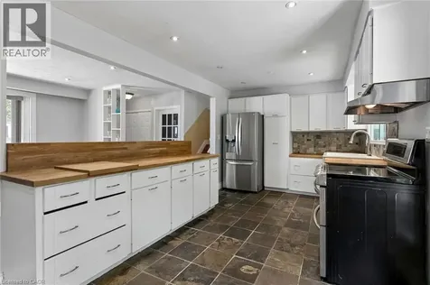 77 Creighton Road Dundas ON L9H 3B7