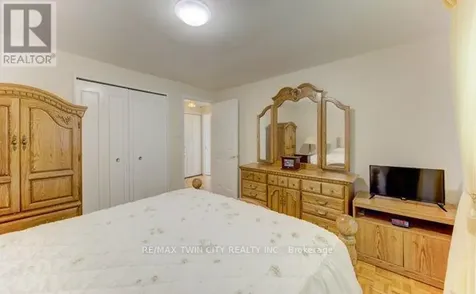 141 Hazelglen Drive Kitchener ON N2M 2E6