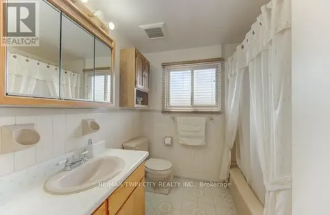 141 Hazelglen Drive Kitchener ON N2M 2E6