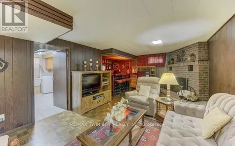 141 Hazelglen Drive Kitchener ON N2M 2E6