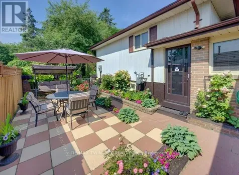 141 Hazelglen Drive Kitchener ON N2M 2E6