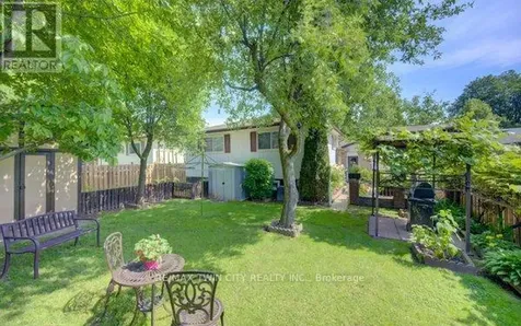 141 Hazelglen Drive Kitchener ON N2M 2E6