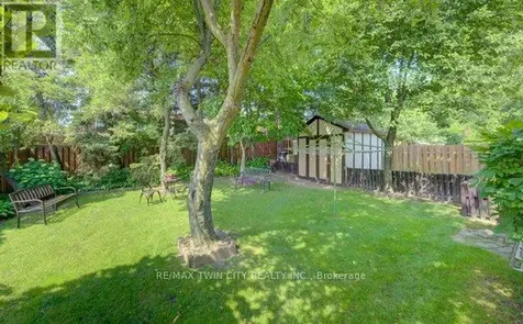 141 Hazelglen Drive Kitchener ON N2M 2E6