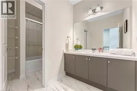 1426 Oakmont Common Burlington ON L7P 0V8