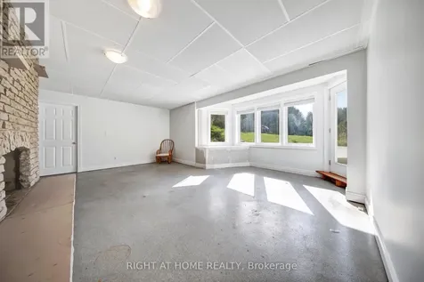 1905 Lockhart Road Innisfil ON L9S 3G1