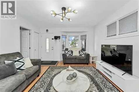 1431 Langlois Windsor ON N8X 4L9