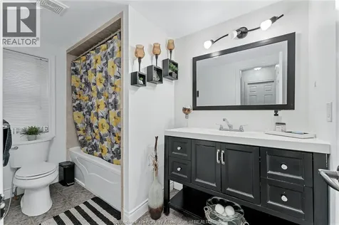 1431 Langlois Windsor ON N8X 4L9