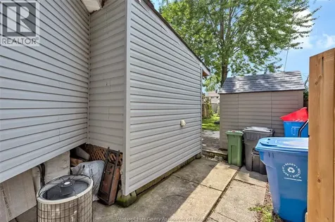 1431 Langlois Windsor ON N8X 4L9