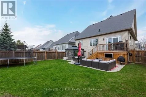 40 Grand Poplar Lane Wasaga Beach ON L9Z 0E2