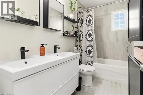 29 Wexford Avenue North Hamilton ON L8H 4M2