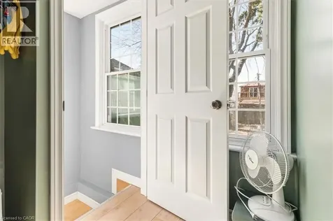 29 Wexford Avenue North Hamilton ON L8H 4M2