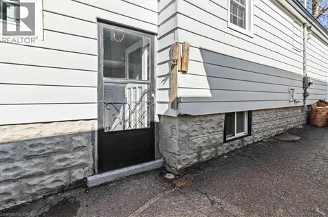 29 Wexford Avenue North Hamilton ON L8H 4M2