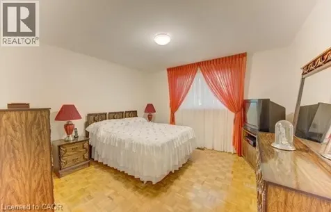 141 Hazelglen Drive Kitchener ON N2M 2E6