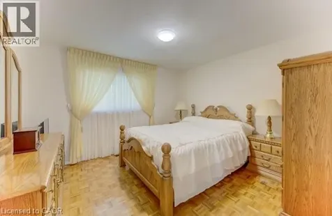 141 Hazelglen Drive Kitchener ON N2M 2E6