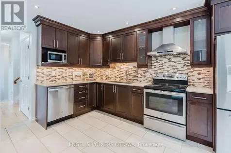 77 Whalings Circle Ottawa ON K2S 1S4