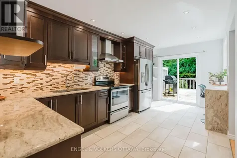 77 Whalings Circle Ottawa ON K2S 1S4