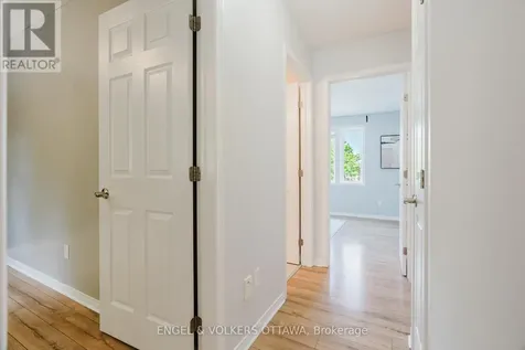77 Whalings Circle Ottawa ON K2S 1S4