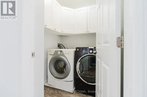 77 Whalings Circle Ottawa ON K2S 1S4