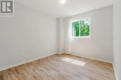 77 Whalings Circle Ottawa ON K2S 1S4