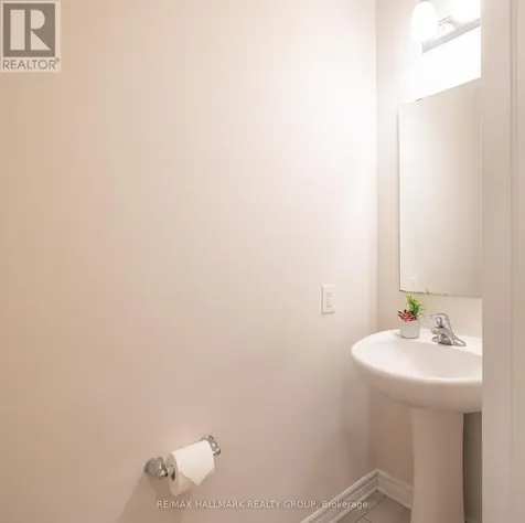 57 Zaatiik Grove Ottawa ON K1X 0E5