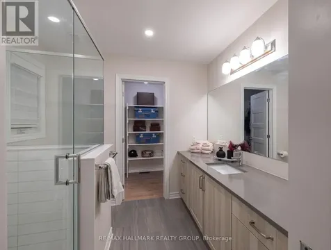 57 Zaatiik Grove Ottawa ON K1X 0E5