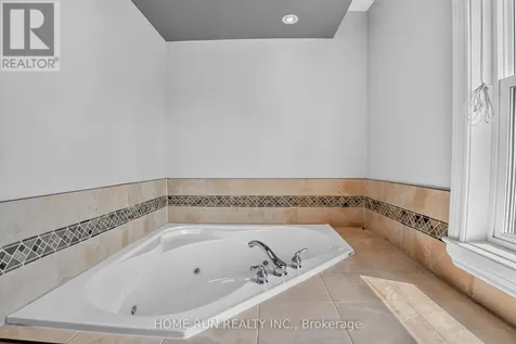 112 Kerscott Heights Way Ottawa ON K0A 1T0