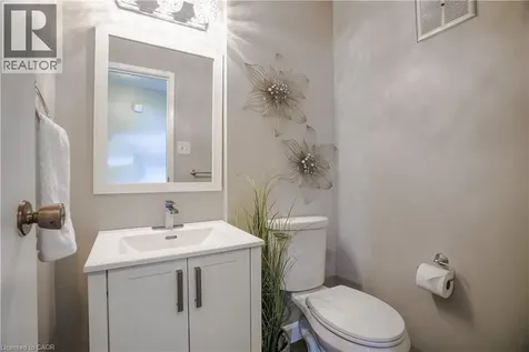 90 St. Andrews Drive Hamilton ON L8K 6H4