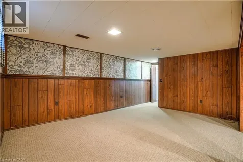 90 St. Andrews Drive Hamilton ON L8K 6H4