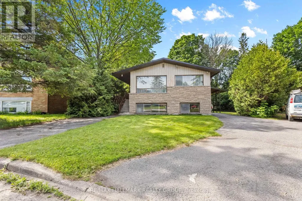 492 Vernon Avenue Ottawa ON K1K 1A6