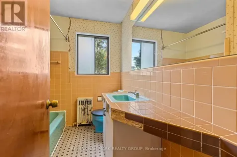 492 Vernon Avenue Ottawa ON K1K 1A6