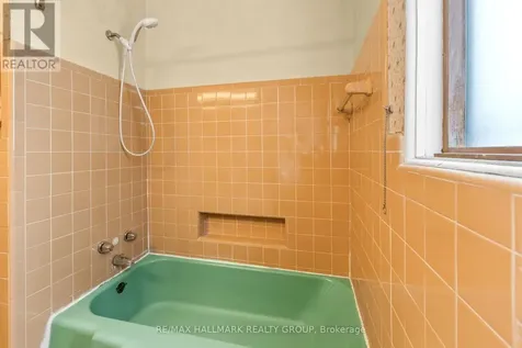 492 Vernon Avenue Ottawa ON K1K 1A6
