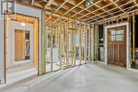 492 Vernon Avenue Ottawa ON K1K 1A6
