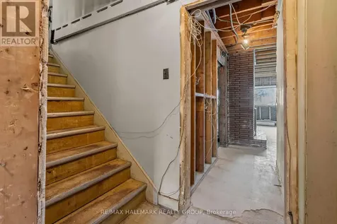 492 Vernon Avenue Ottawa ON K1K 1A6