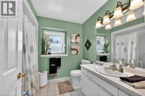 24 Lakeside Place East Port Colborne ON L3K 6B1