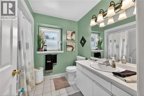 24 Lakeside Place East Port Colborne ON L3K 6B1