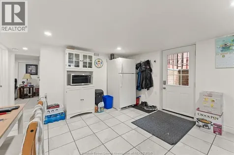 5188 Wyandotte St Street Windsor ON N8S 1L2