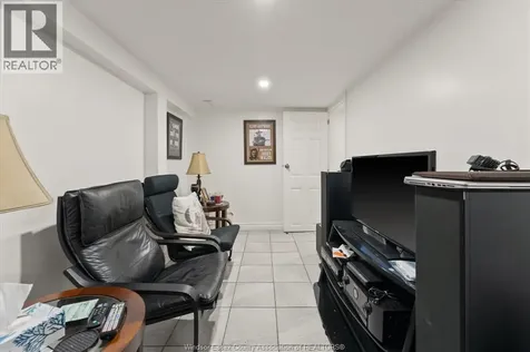 5188 Wyandotte St Street Windsor ON N8S 1L2