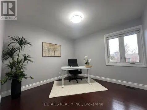7 Kerry Crescent Ottawa ON K2E 5V7