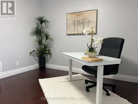 7 Kerry Crescent Ottawa ON K2E 5V7